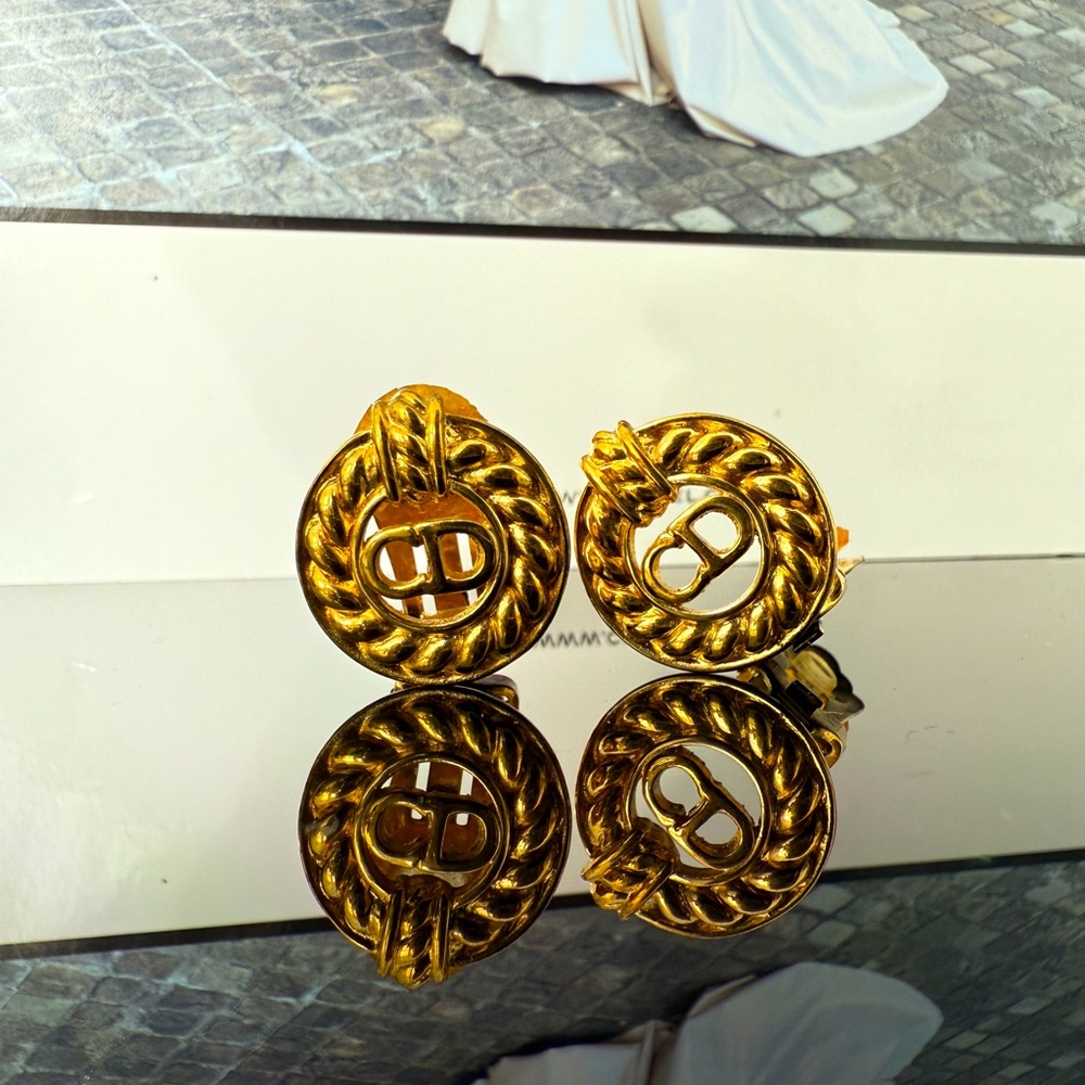 LOT 2319 18K gold plated Christian Dior vintage clip on earrings